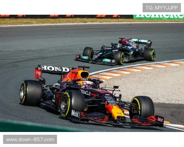 维斯塔潘放话不甘当配角，心理战施压迈凯伦双雄